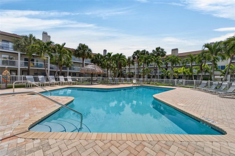 394 Madeira Cir, St Petersburg, FL 33715