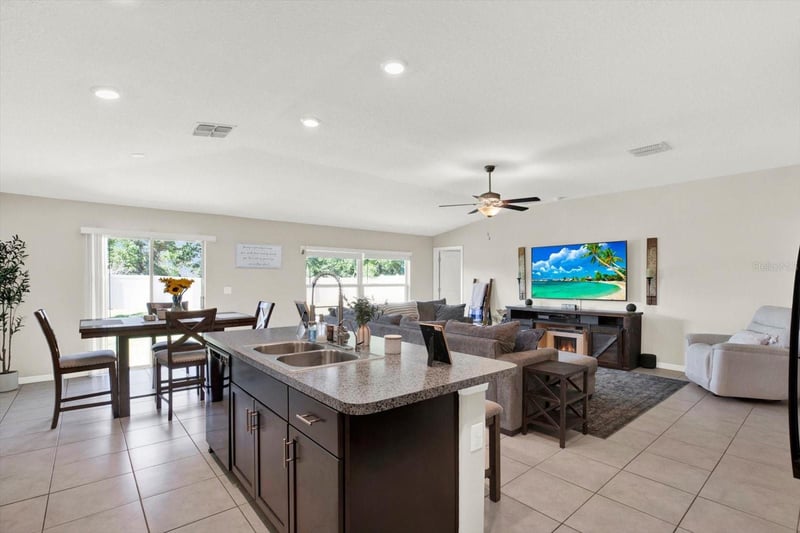 4475 Eternal Prince Dr, Sun City Center, FL 33573
