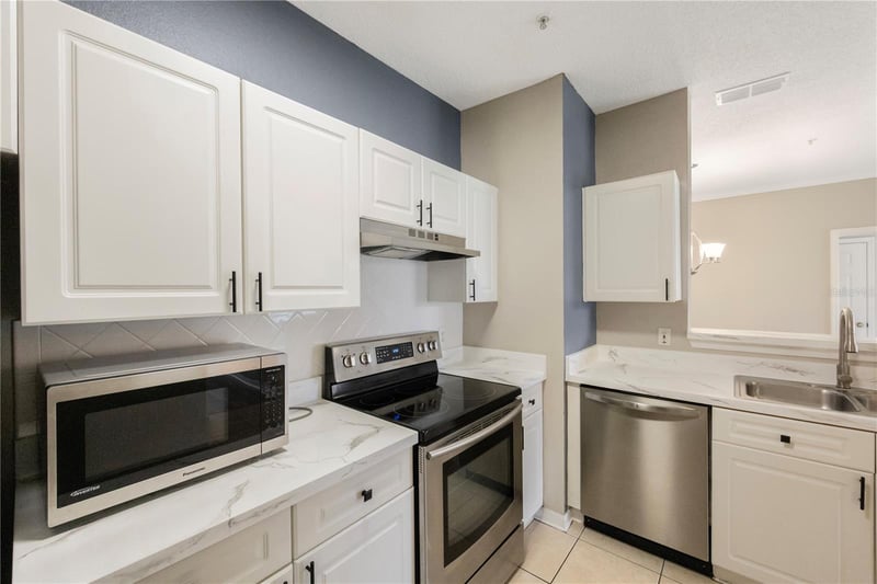 18001 Richmond Place Dr #1010, Tampa, FL 33647