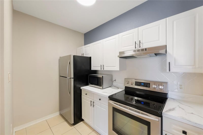 18001 Richmond Place Dr #1010, Tampa, FL 33647