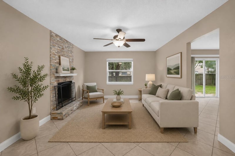 303 Sugar Creek Dr, Plant City, FL 33563