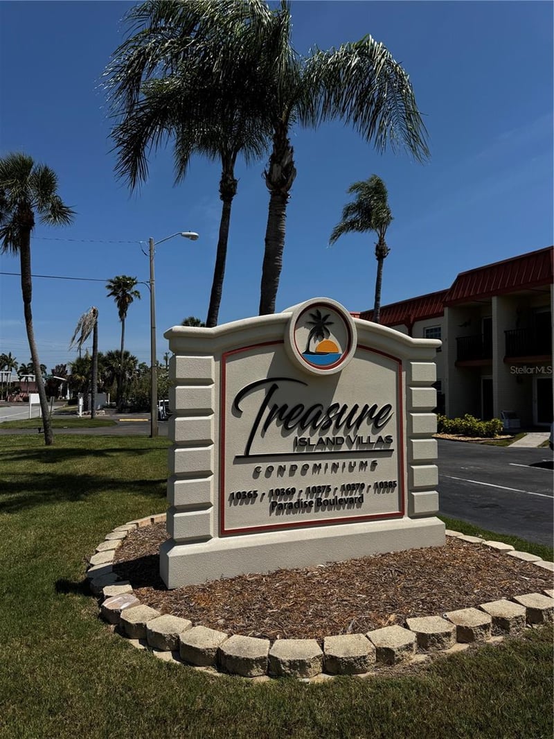 10365 Paradise Blvd #9, Treasure Island, FL 33706