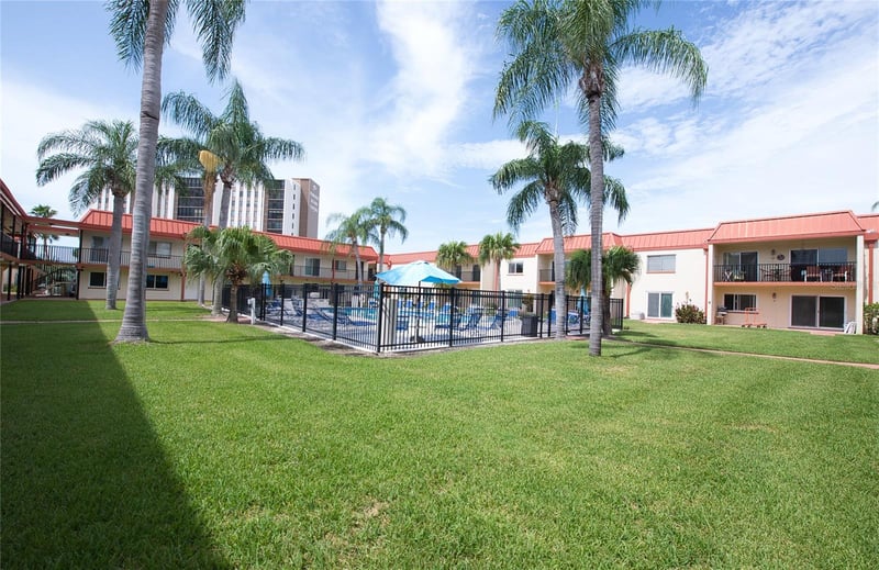 10365 Paradise Blvd #9, Treasure Island, FL 33706