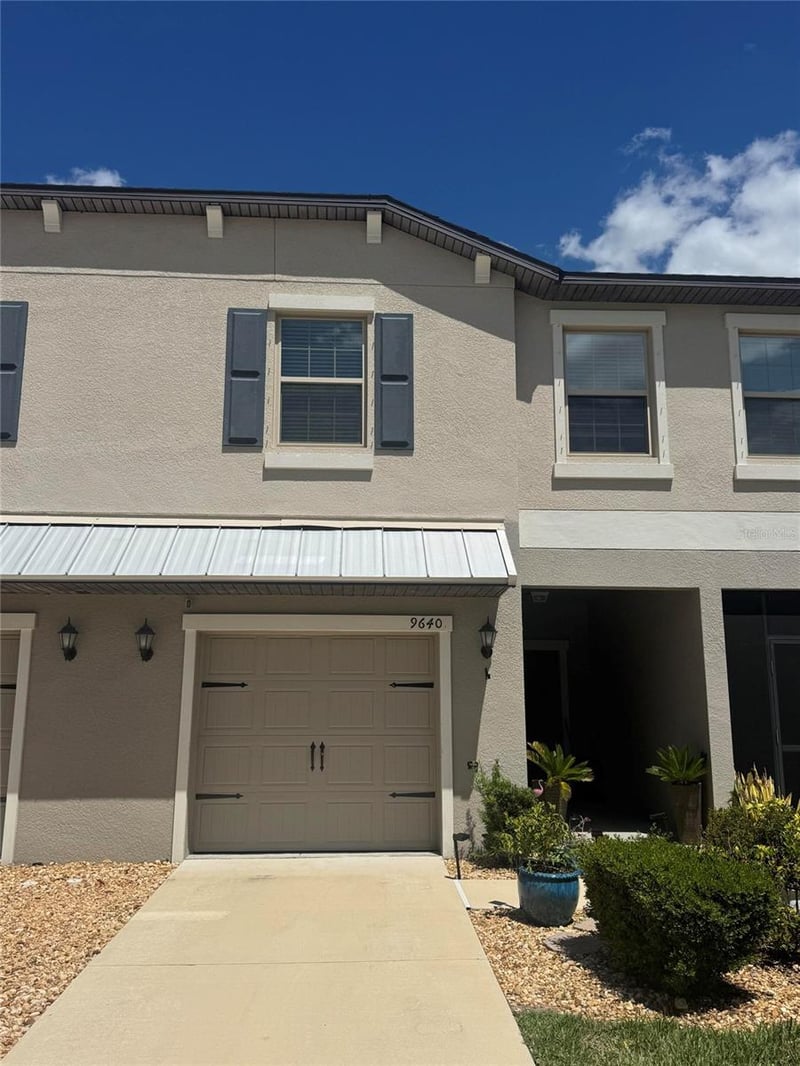 9640 Pembrooke Pines Dr, Sun City Center, FL 33573