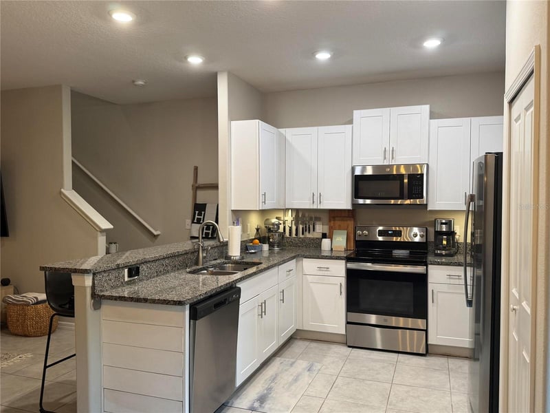 9640 Pembrooke Pines Dr, Sun City Center, FL 33573