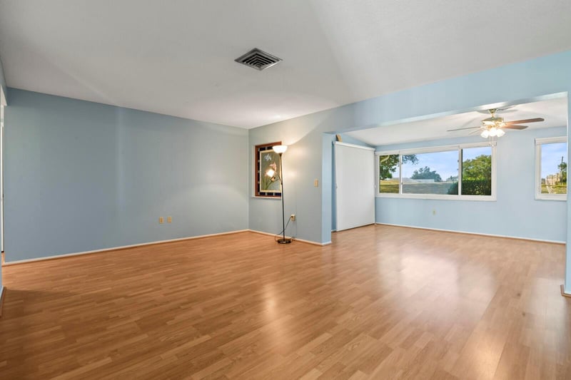 606 La Jolla Ave, Sun City Center, FL 33573