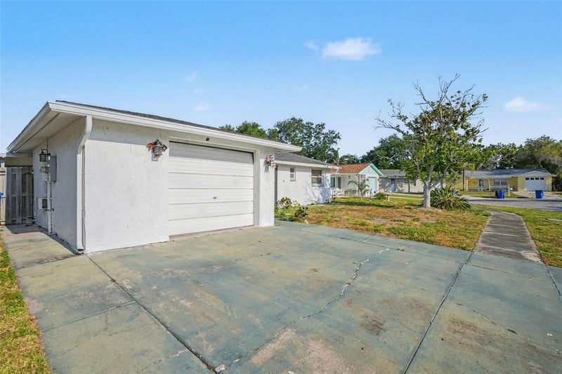 2217 Harrison Dr, Holiday, FL 34691