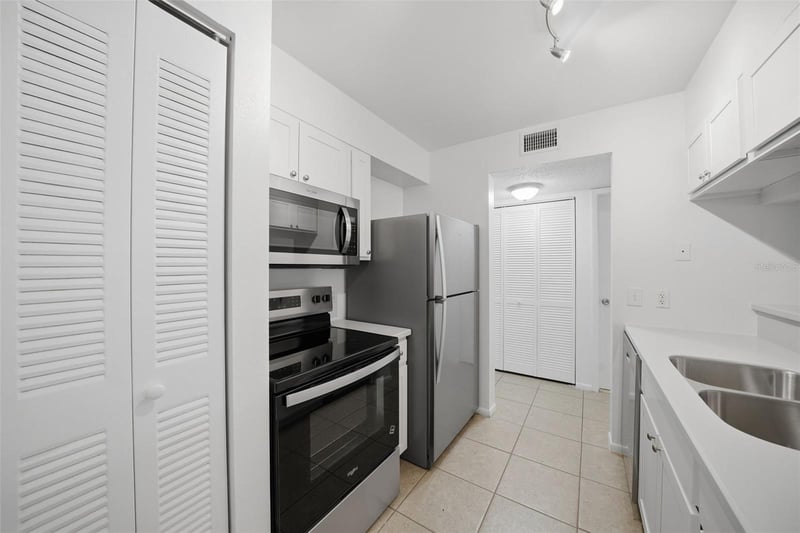 3001 58th Ave S #1005, St Petersburg, FL 33712