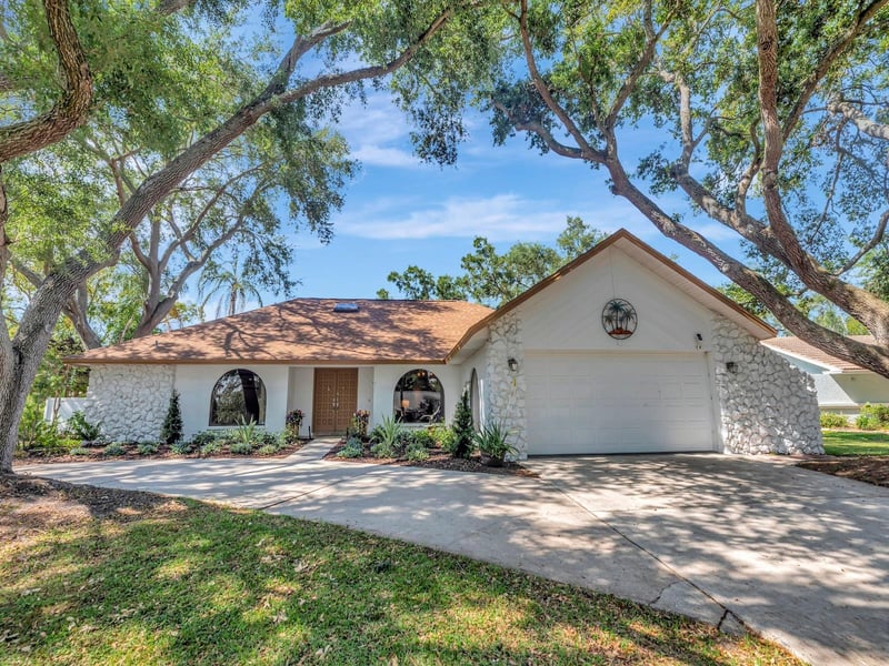 2820 Valencia Ln, Palm Harbor, FL 34684