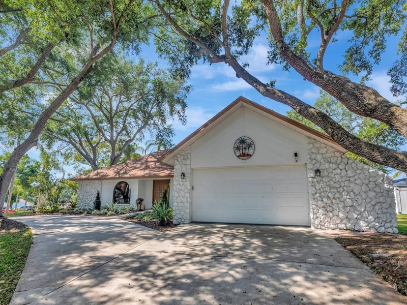 2820 Valencia Ln, Palm Harbor, FL 34684