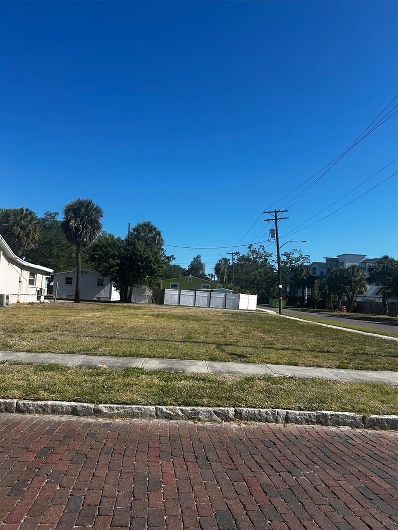 527 Paris Ave, St Petersburg, FL 33701