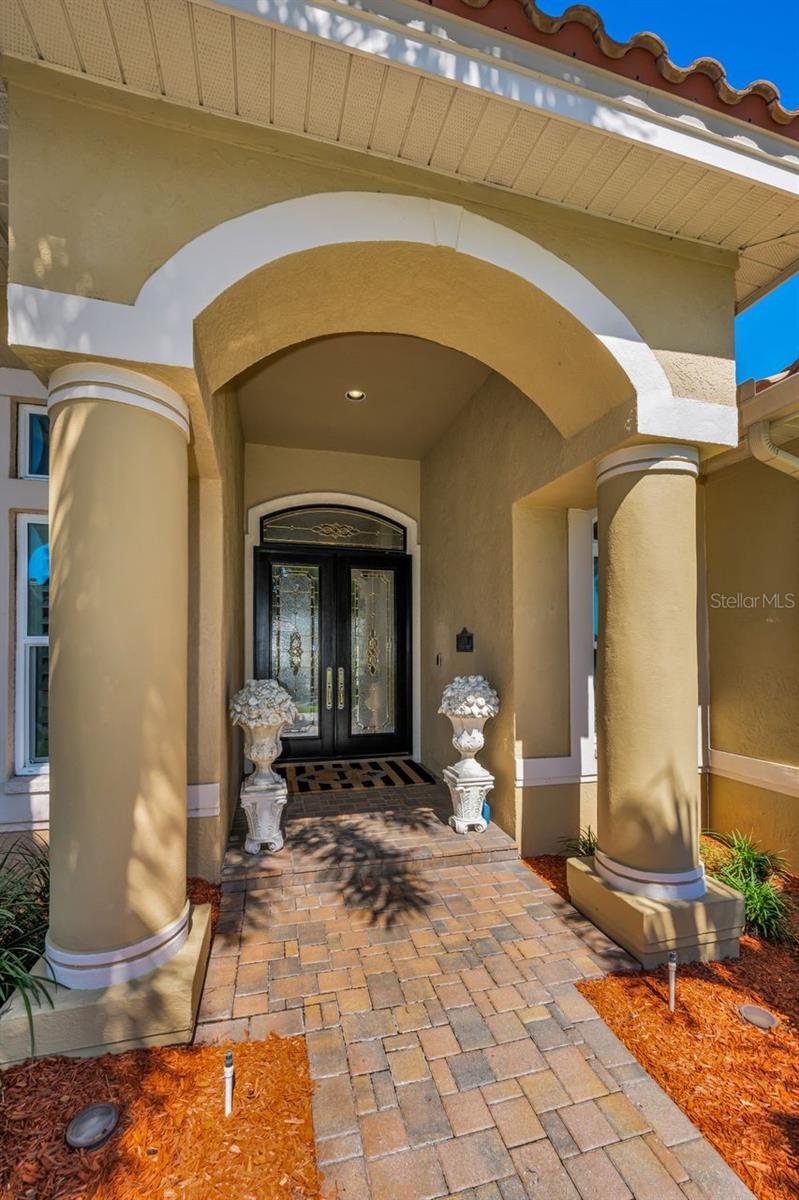 970 Southern Pine Ct, St Petersburg, FL 33703