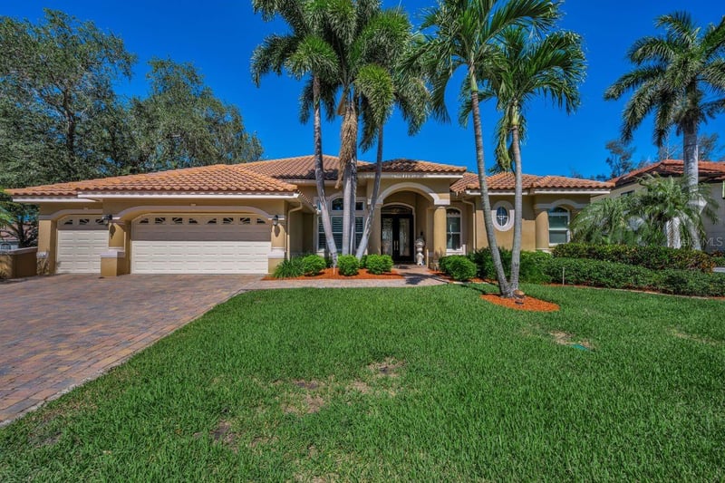 970 Southern Pine Ct, St Petersburg, FL 33703