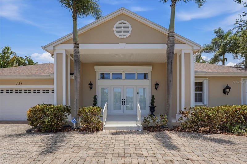 121 Harbor View Ln, Belleair Bluffs, FL 33770