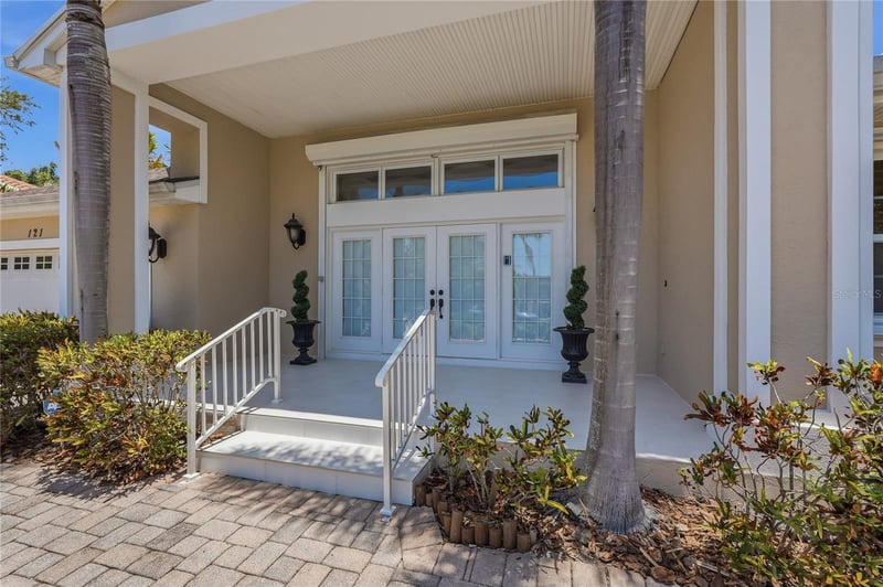 121 Harbor View Ln, Belleair Bluffs, FL 33770