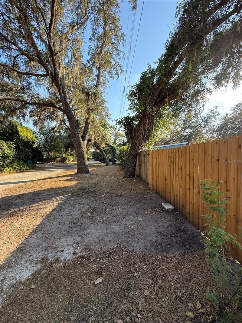 Lakeside Dr, Brandon, FL 33510