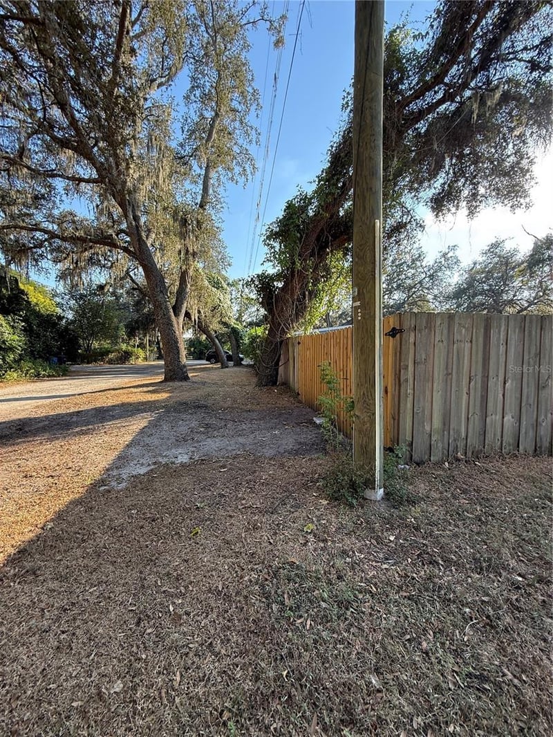 Lakeside Dr, Brandon, FL 33510