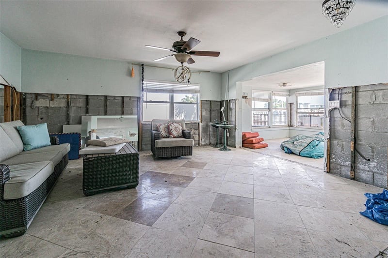 16101 4th St, Redington Beach, FL 33708