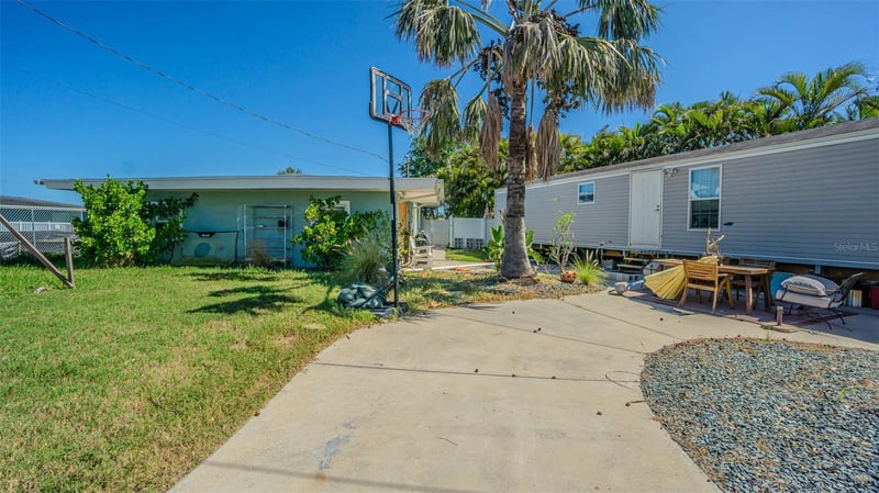 16101 4th St, Redington Beach, FL 33708