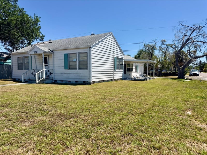 3050 Dupont St, Gulfport, FL 33707
