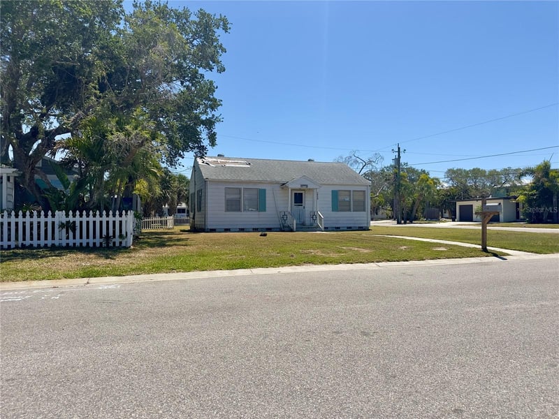 3050 Dupont St, Gulfport, FL 33707
