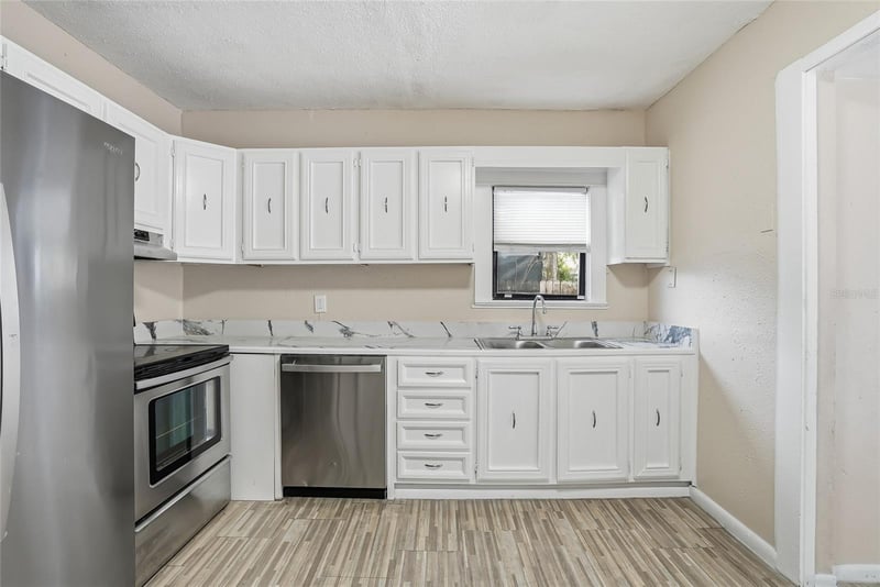 911 Magnolia Dr, Clearwater, FL 33756