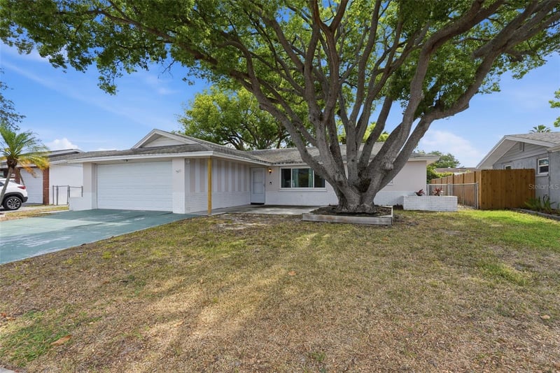 9420 Glen Moor Ln, Port Richey, FL 34668