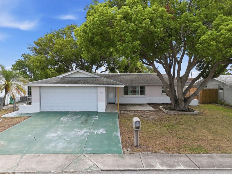 9420 Glen Moor Ln, Port Richey, FL 34668