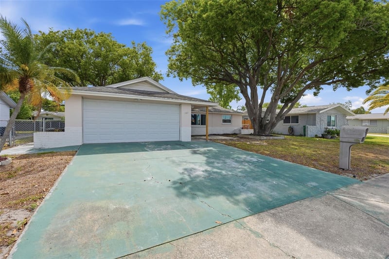 9420 Glen Moor Ln, Port Richey, FL 34668