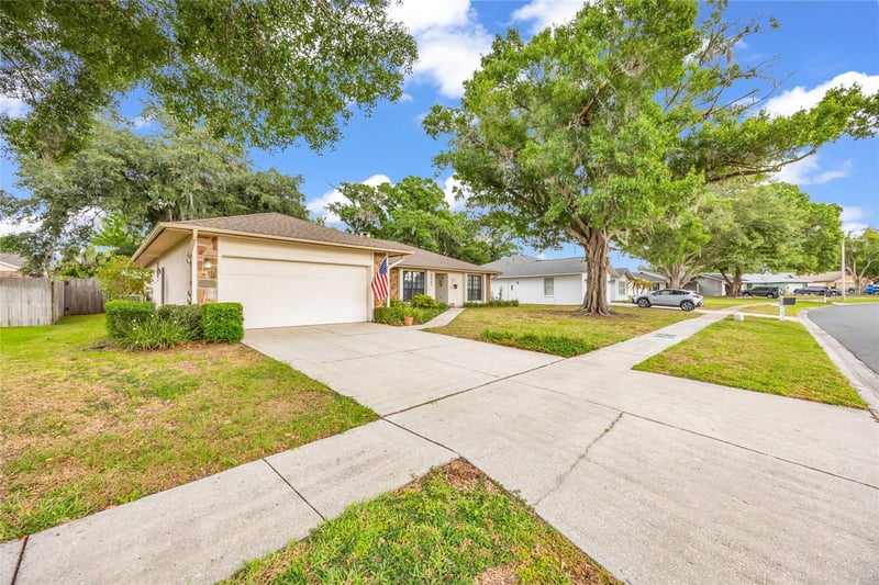 2002 Timberlane Dr, Plant City, FL 33563