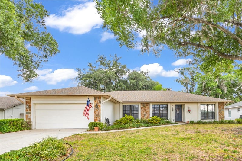 2002 Timberlane Dr, Plant City, FL 33563