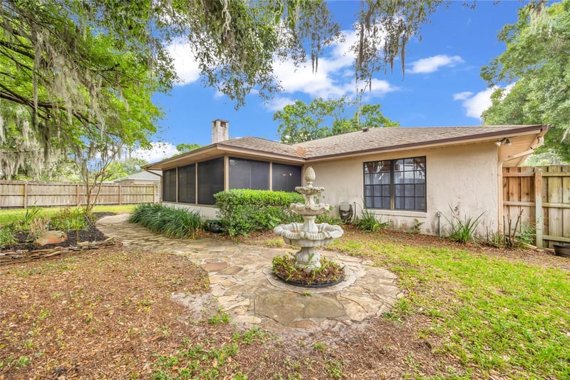 2002 Timberlane Dr, Plant City, FL 33563