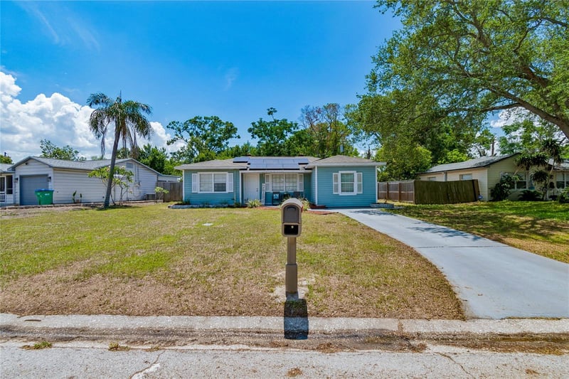111 Grapefruit Cir, Clearwater, FL 33763