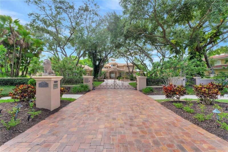 416 81st St, Bradenton, FL 34209