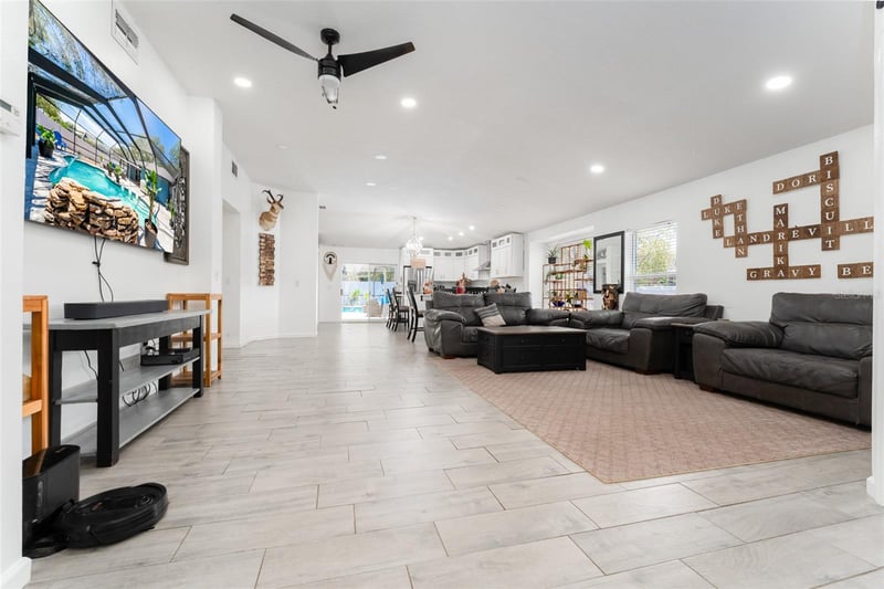 10727 Deepbrook Dr, Riverview, FL 33569