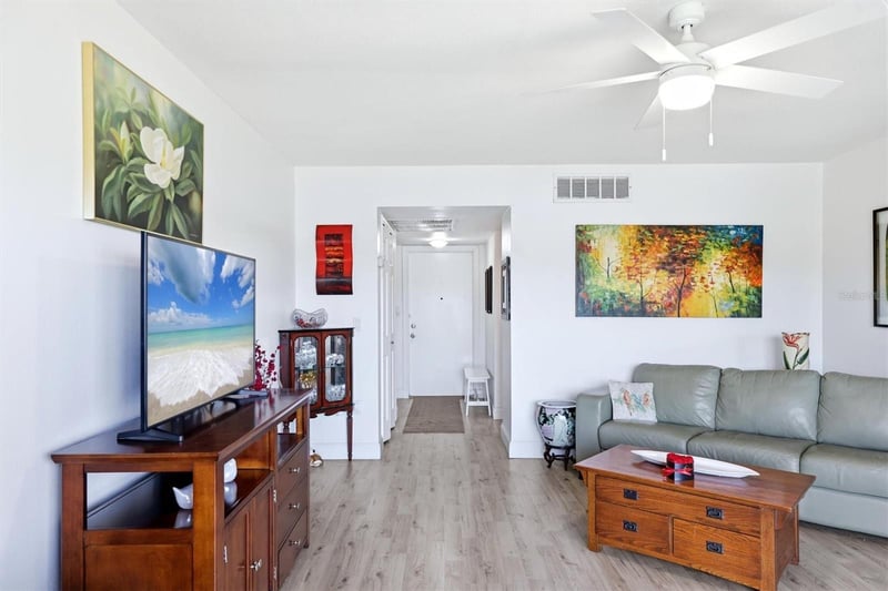 7271 Country Club Dr #122, Sarasota, FL 34243