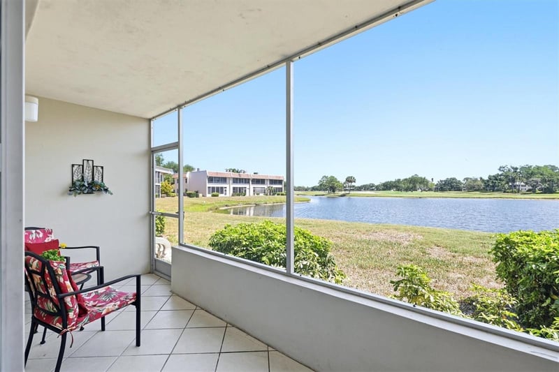 7271 Country Club Dr #122, Sarasota, FL 34243