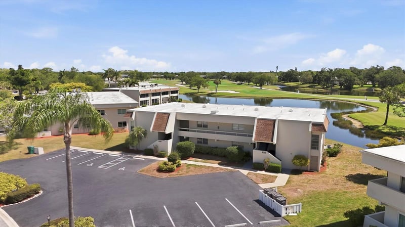 7271 Country Club Dr #122, Sarasota, FL 34243