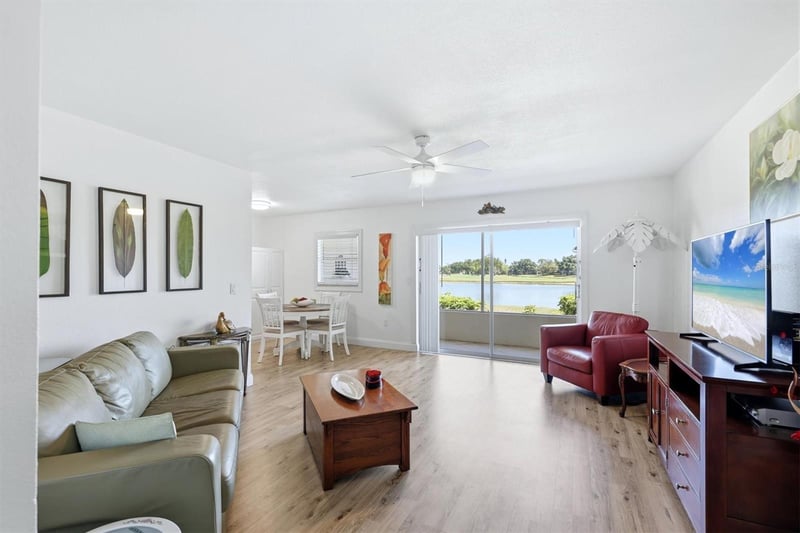 7271 Country Club Dr #122, Sarasota, FL 34243