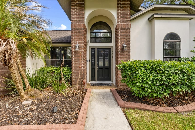 2315 Eagle Bluff Dr, Valrico, FL 33596