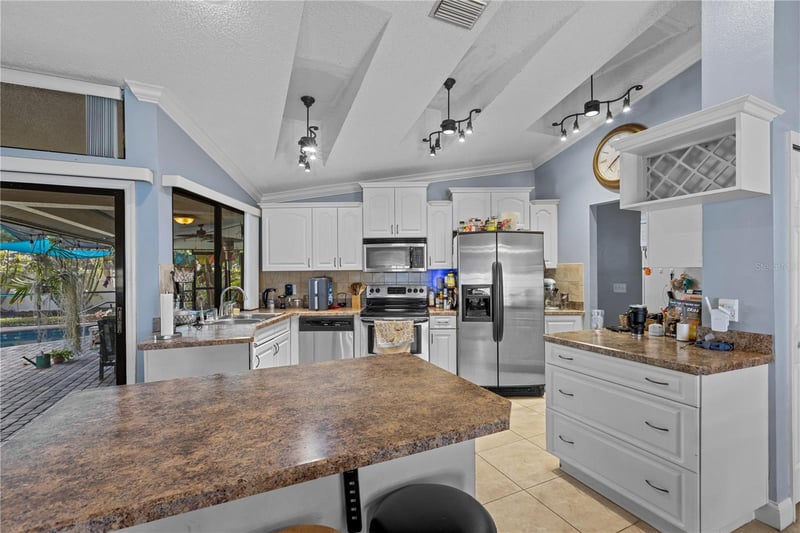 2315 Eagle Bluff Dr, Valrico, FL 33596