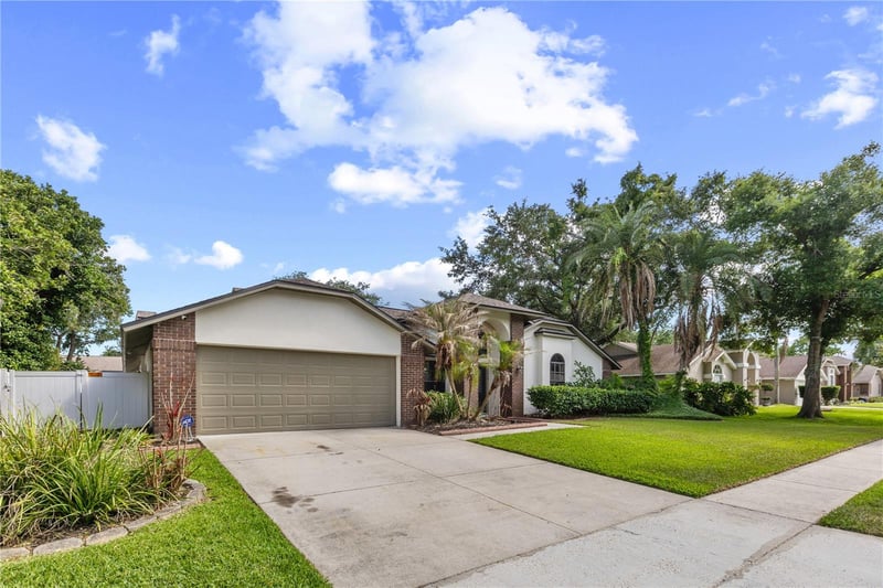 2315 Eagle Bluff Dr, Valrico, FL 33596