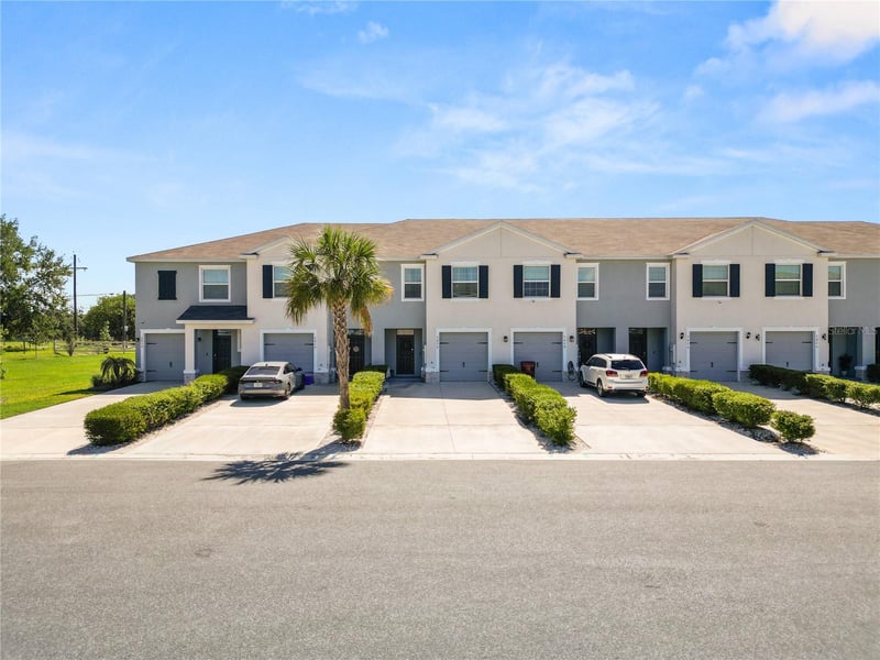 3830 Sunflower Field Pl, Plant City, FL 33565
