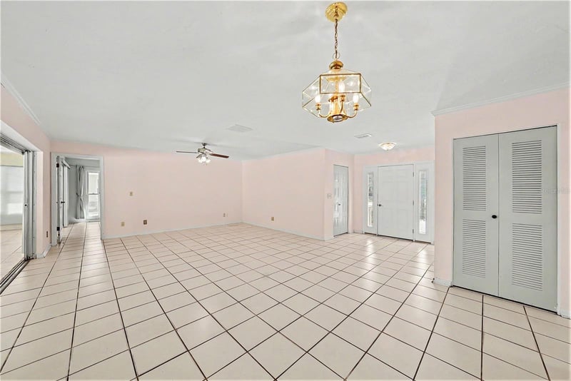 1703 New Bedford Dr, Sun City Center, FL 33573