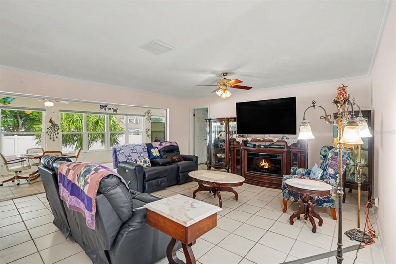 1703 New Bedford Dr, Sun City Center, FL 33573
