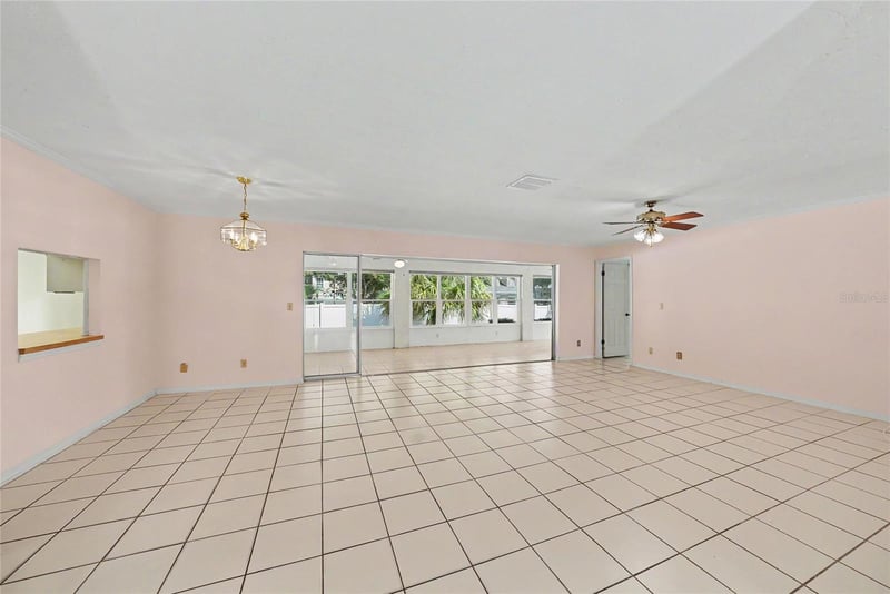 1703 New Bedford Dr, Sun City Center, FL 33573