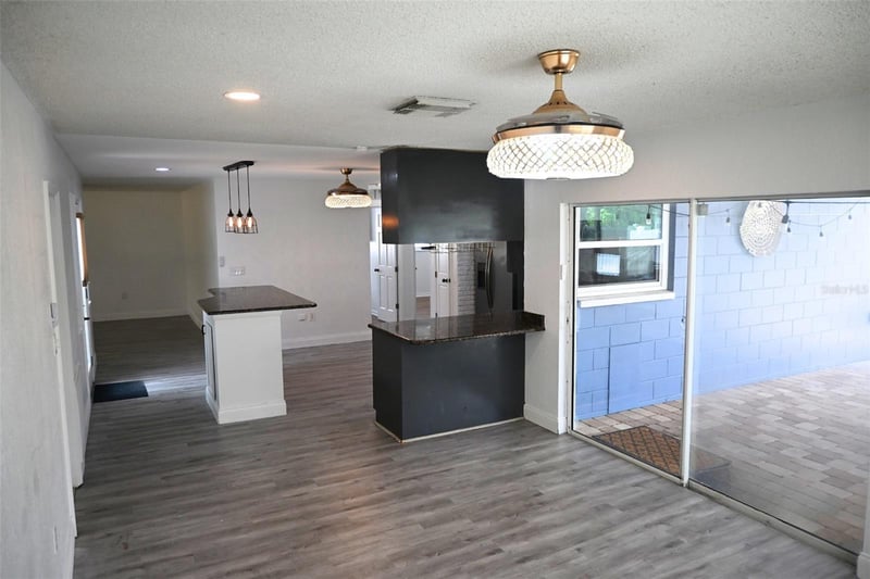12041 70th St, Largo, FL 33773