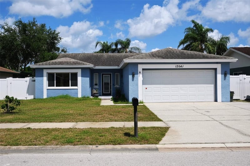 12041 70th St, Largo, FL 33773