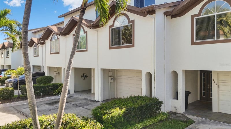323 Madeira Cir, St Petersburg, FL 33715