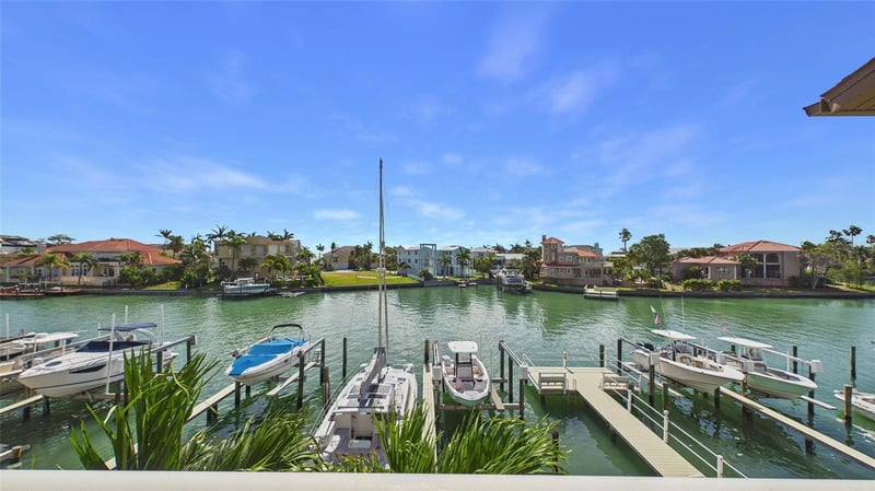 323 Madeira Cir, St Petersburg, FL 33715